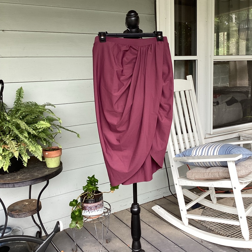 HALARA Asymmetrical Skirt in Plum